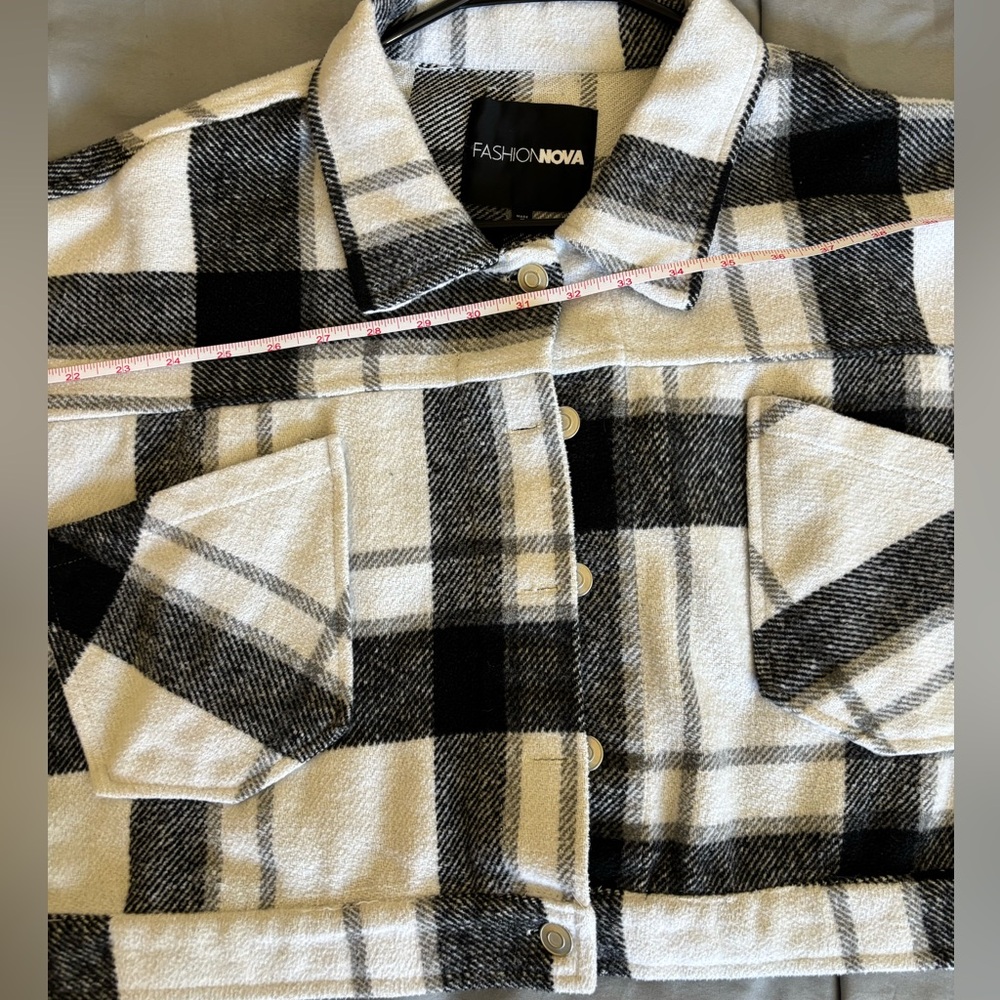 Fashion nova Black and White Plaid jacket - Picture 6 of 9